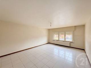 <p>Appartement met 1 slaapkamer te huur.</p><p>Gezellig appartement gelegen op de eerste verdieping, bestaande uit een inkomhal op het gelijkvloers, een ingerichte keuken, een badkamer met douche, toilet en lavabo.<br />Het appartement beschikt bovendien over een privatieve autostaanplaats voor het gebouw.<br />Er is geen lift aanwezig.<br />Een praktisch en gezellig appartement, ideaal voor een alleenstaande of koppel.</p><p>Gemeenschappelijke kosten per jaar: 195 euro<br />Gasverbruik per maand: 55 euro</p><p>Interesse in dit instapklare appartement? Neem gerust contact op voor meer informatie of een bezichtiging. 016/ 90 10 21</p><p>EPC: 350 kWh UC: 20260817-0003934768-RES-1</p>