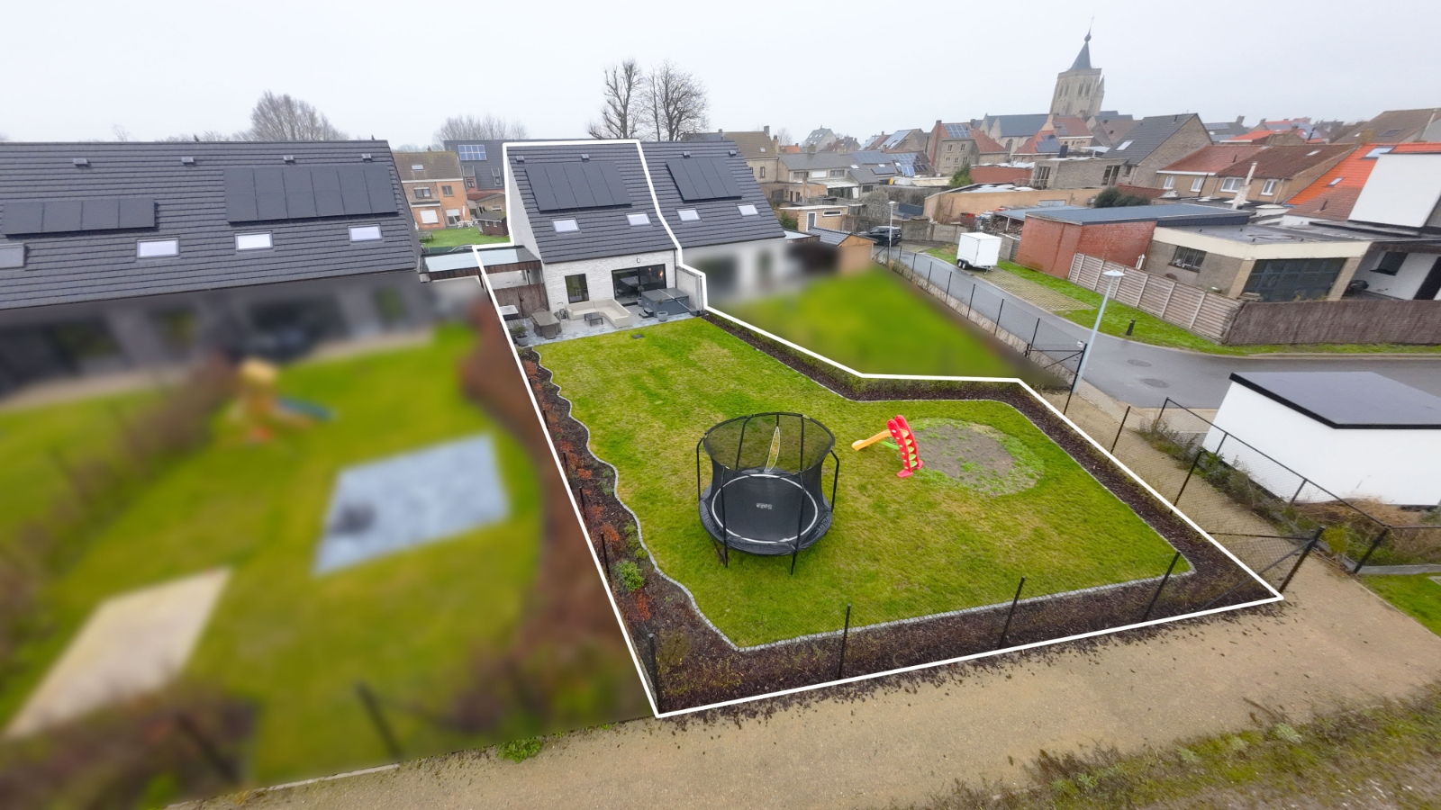 Recente halfopen woning met tuin en carport - foto 2