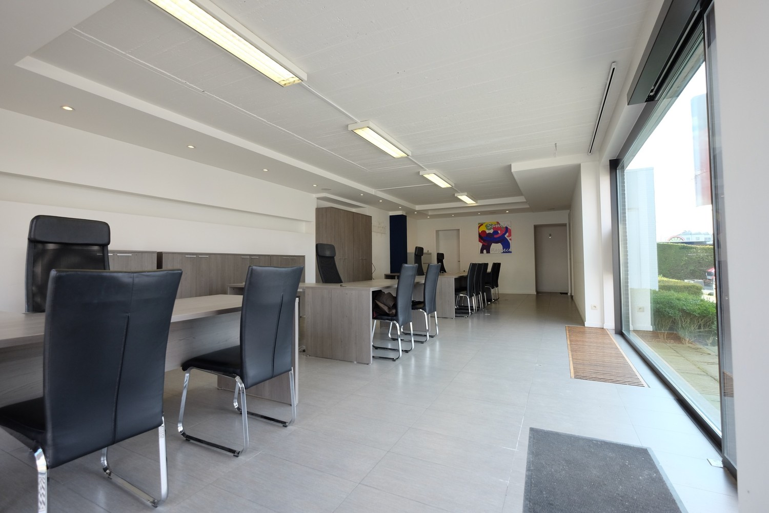 Kantoorruimte/ handelspand te huur – Toplocatie in Sint-Truiden! - foto 3