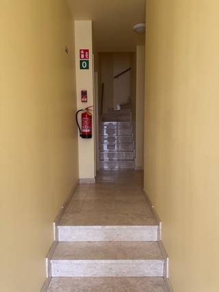 Dit appartement is gelegen over het Hof Van Roosendaal park!! Klein gebouw bestaande uit 5 appartementen! LAGE gemeenschappelijke kosten. Alle...