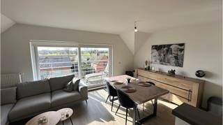 Dit lichtrijk 2-slaapkamerappartement met TERRAS en GARAGE heeft een interessante ligging in Zedelgem, vlakbij diverse winkels/supermarkten,...