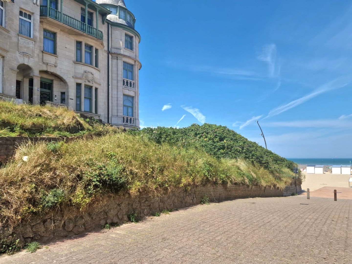 OP 20 METER VAN HET STRAND VAN DE PANNE - UITSTEKEND EN RUSTIG GELEGEN EENSLAAPKAMERAPPARTEMENT MET SLAAPHOEK + PRIVATIEVE KELDER - foto 3
