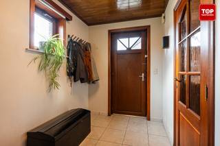 Deze woning is centraal gelegen in een rustige buurt, met een vlotte bereikbaarheid naar het centrum en nabijgelegen voorzieningen. Een ideale...