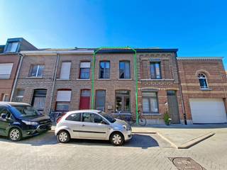 Uitstekend gelegen woning in een rustige straat, op wandelafstand van winkels, scholen en openbaar vervoer. In de nabije omgeving vind je...