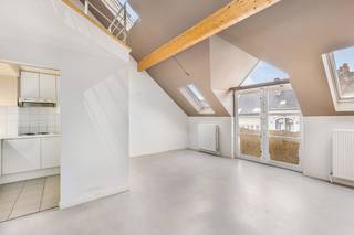 Op een uitstekende locatie in het centrum van Mechelen bevindt zich dit instapklaar appartement met 2 slaapkamers. U bevindt zich hier...