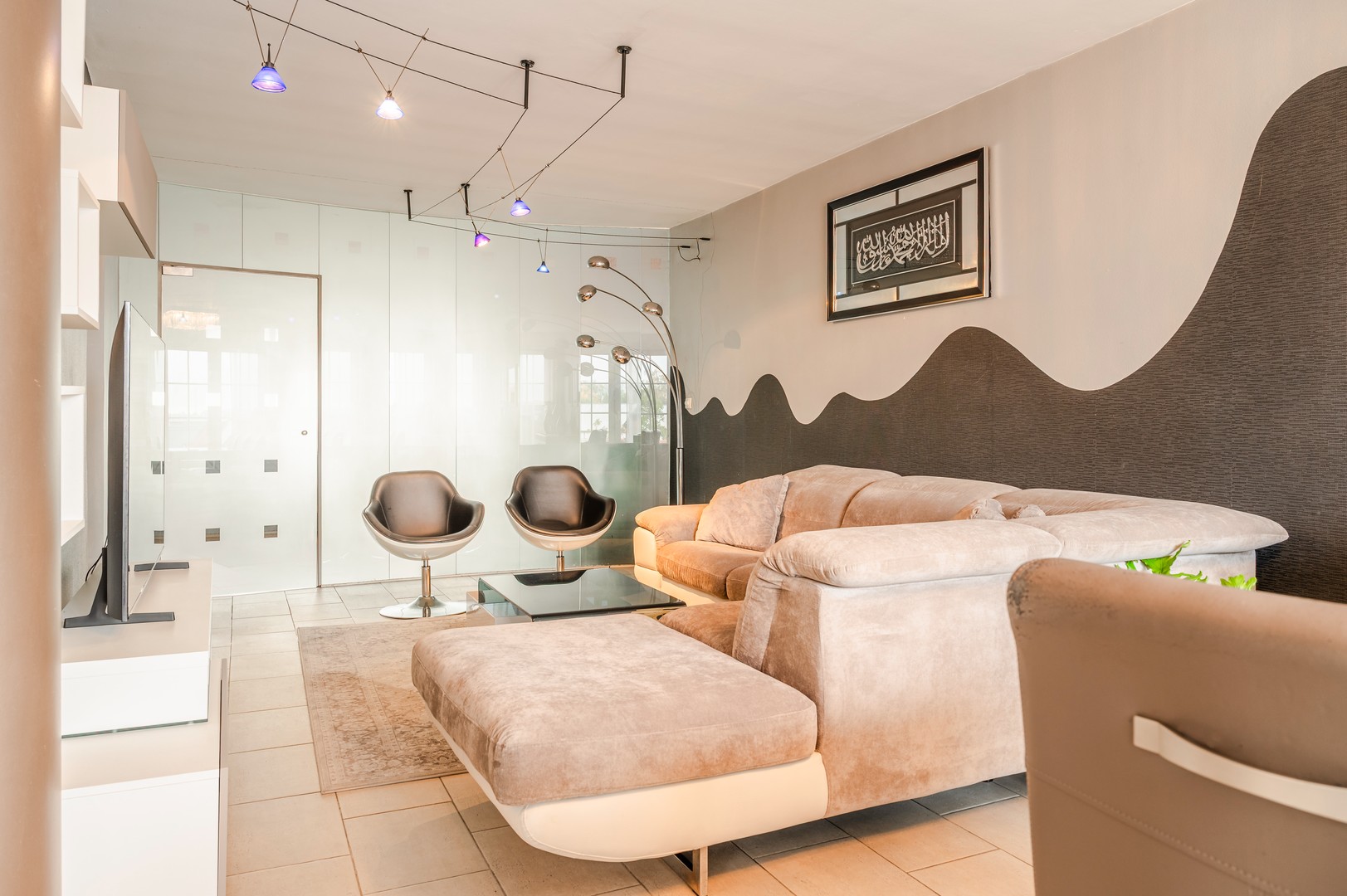 Op te frissen appartement met 2 slaapkamers te Sint-Niklaas. - foto 4