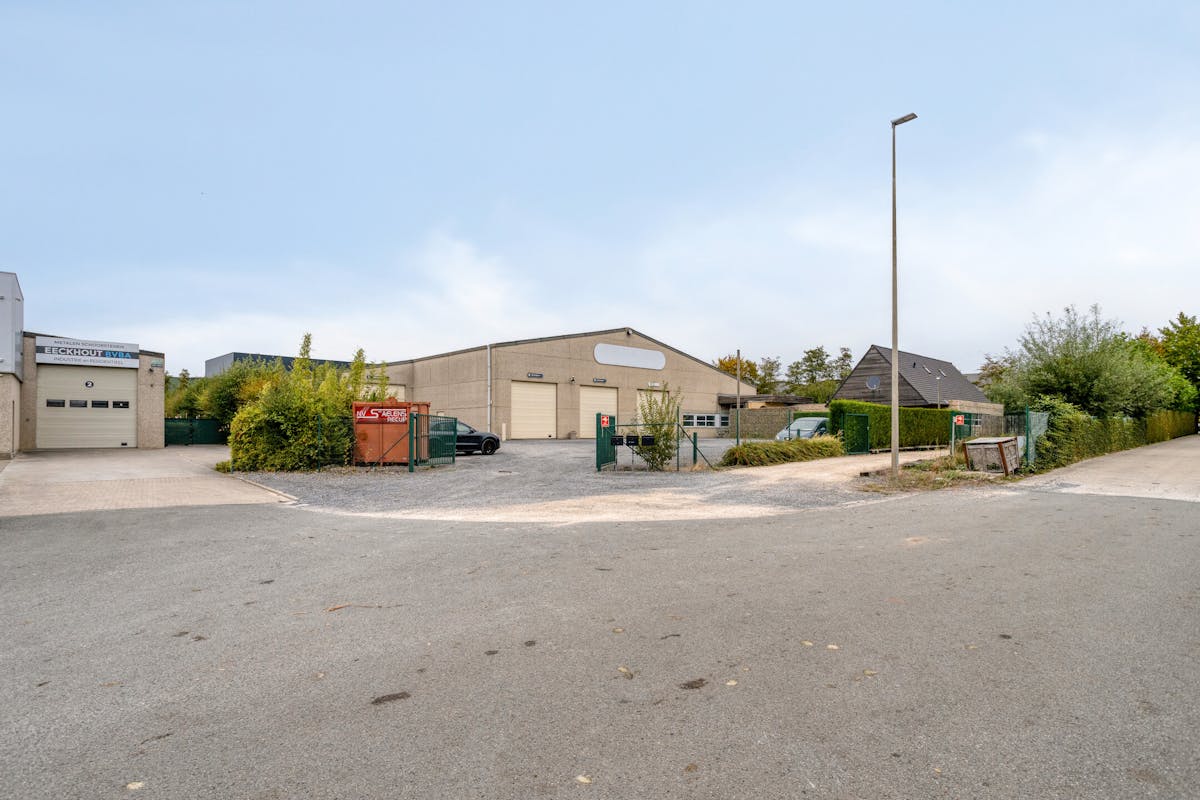Bedrijfsgebouw met woning in industriezone Roeselare-Haven - foto 3