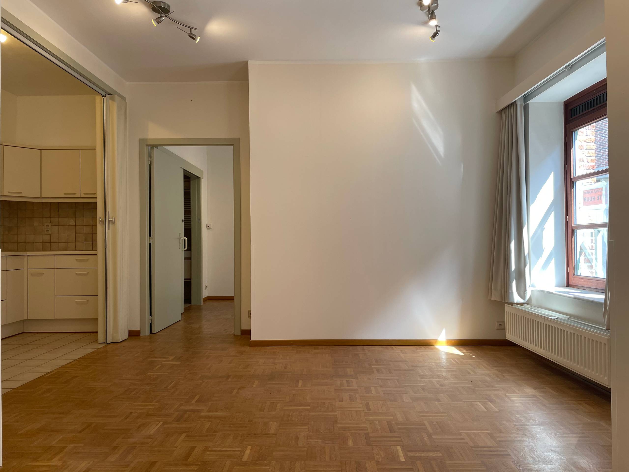 Ruime assistentieflat met mooi uitzicht op binnentuin en Vismarkt - foto 5