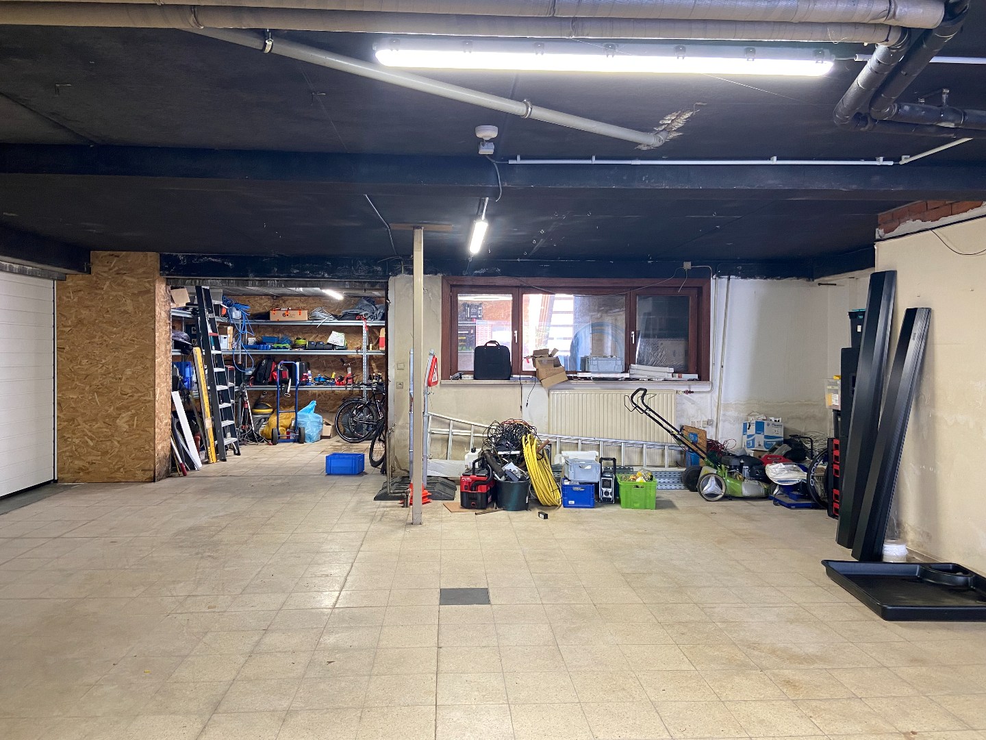 Ruim en centraal gelegen appartement met 3 slaapkamers en dubbele garage te Waregem! - foto 2