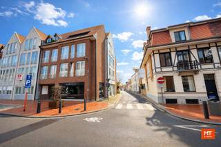 Appartement met 2 slaapkamers en garage te RoeselareDit lichtrijk appartement bevindt zich in het centrum van Roeselare. Het is gelegen op het tweede...