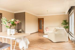 Welkom te Geeraard De Cremerstraat 122 b3 te Rupelmonde. Gelegen nabij het centrum van Rupelmonde vinden we dit ruime appartement.We parkeren de auto...