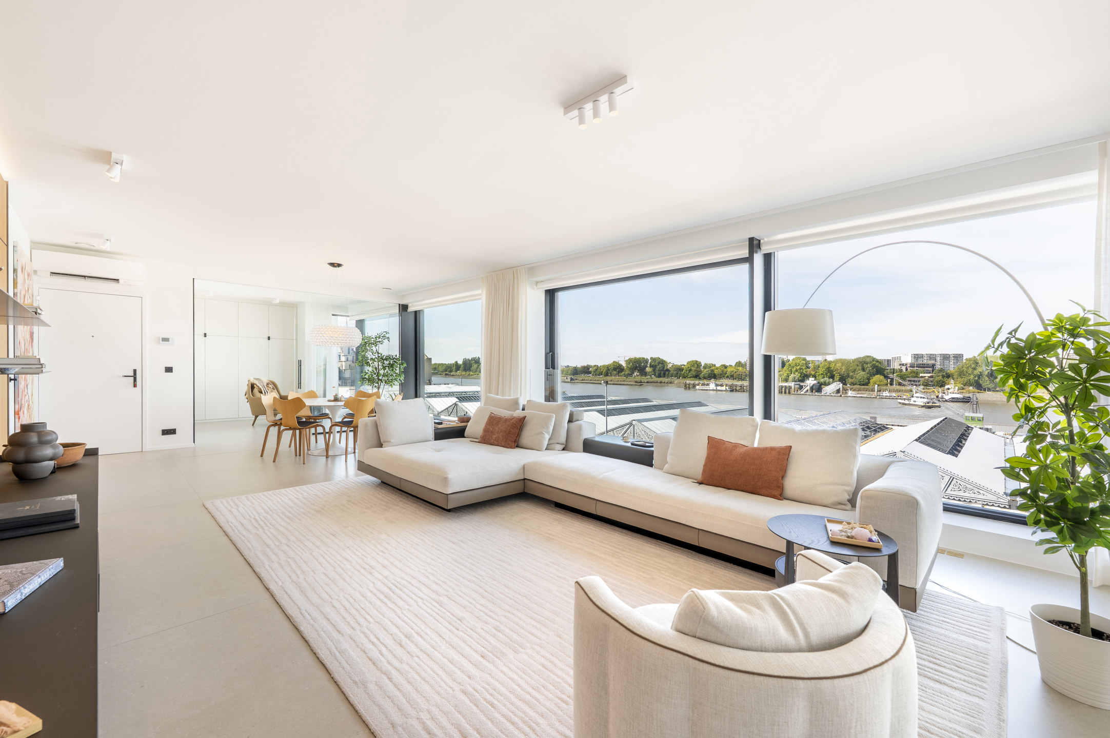 ANTWERPEN - Tijdloos en klassevol aan de Scheldekaaien - foto 4