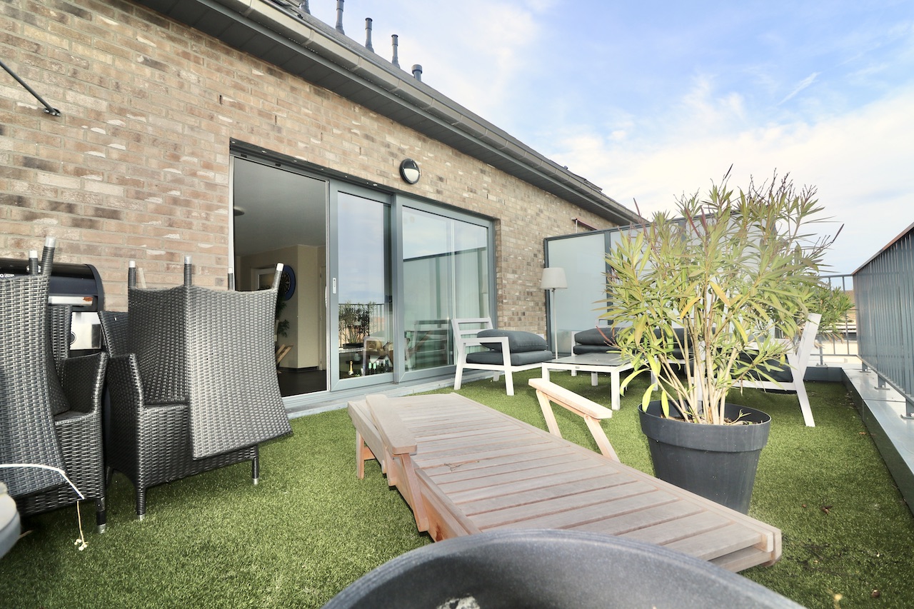 Ruim duplexappartement met 3 slpk, terras en carport voor 955 EUR/mnd - foto 5