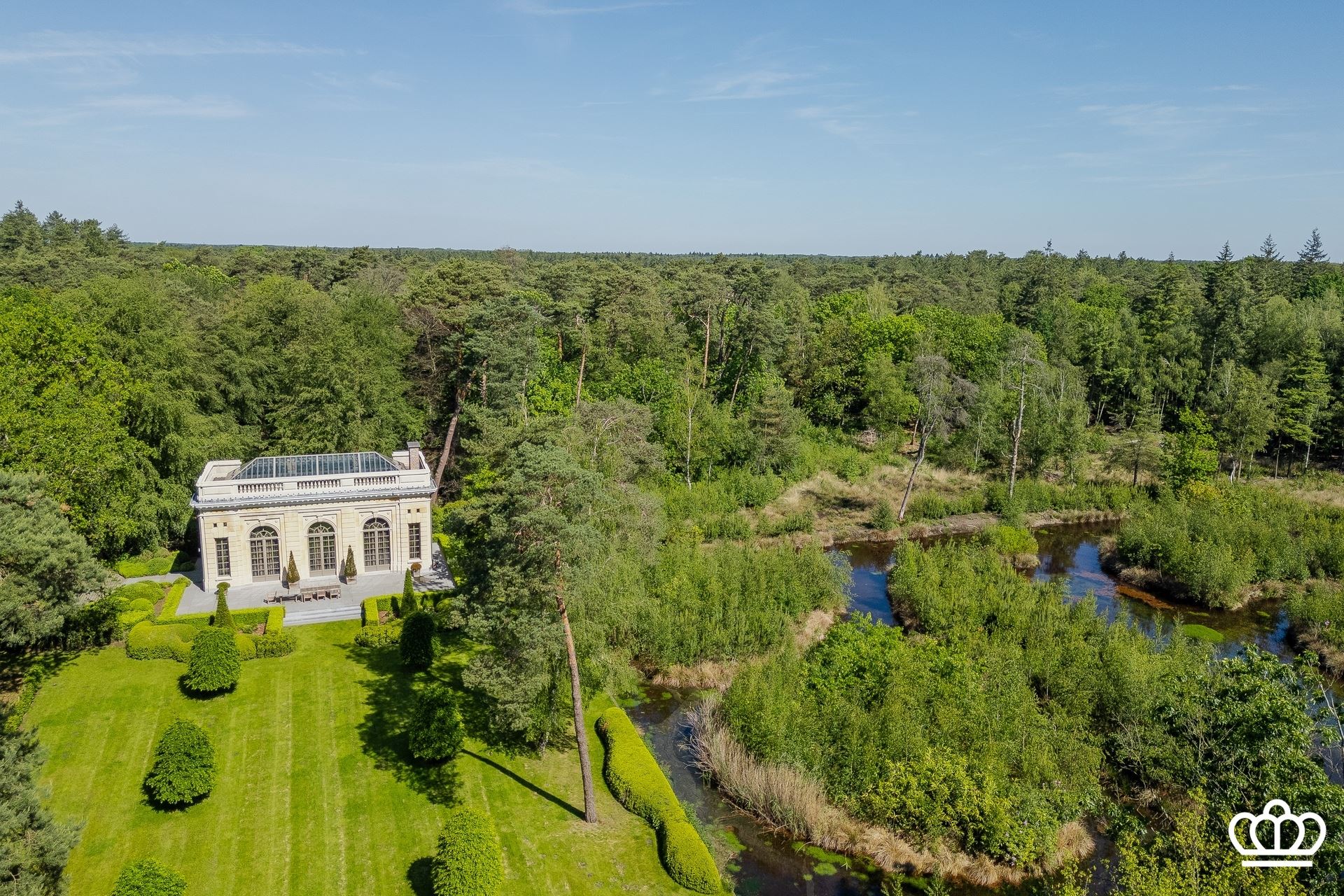 Uitzonderlijk en prachtig gerenoveerde voormalige koetshuis en orangerie te Kapellen - foto 5