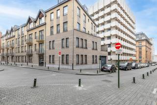 Studio agréable, confortable et bien situé au Marolles, un quartier ou il fait bon vivre. Il se trouve au 3e étage d'une résidence bien gérée...