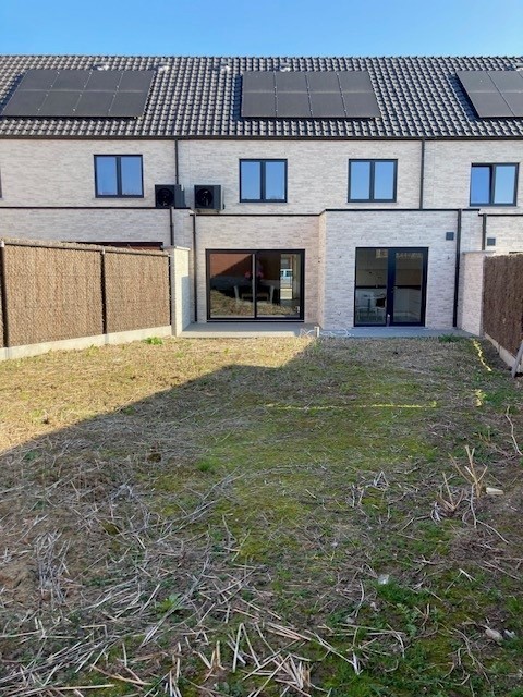 Te koop ruime rijwoning aan Duinkerkestraat in Poperinge - Ideale locatie voor een nieuwe thuiservaring. - foto 4