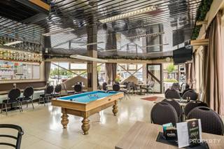 TE KOOP: Handelsfonds Café Vrij Polen in Oostrozebeke. Bent u op zoek naar een instapklare horecazaak met karakter, ruimte én geschiedenis? Dan is...