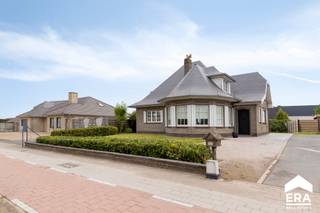 Zeer goed onderhouden gezinswoning met 5 slaapkamers op een totale oppervlakte van 675 m²INDELING:- Gelijkvloers: Inkomhal, lichtrijke woonkamer,...
