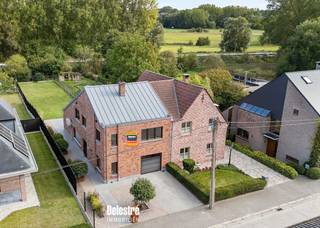 Bent u op zoek naar een instapklare woning op een exclusieve ligging, omgeven door groen en natuur, die u volledig kan omvormen tot uw...