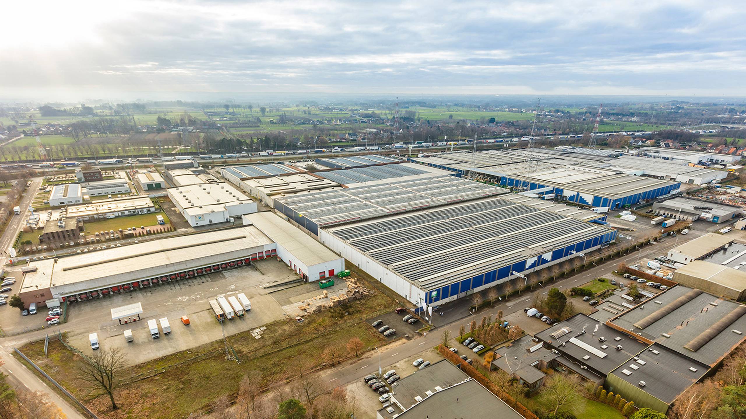 BTS : Building C Unit 01   :  magazijn 6.163  m² met inpandig kantoor langs de E17 in Sint-Niklaas - foto 1