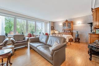 Dit knap appartement gelegen op de tweede verdieping (met lift) kent een bewoonbare oppervlakte van ca 120m2 en is instapklaar. Het appartement...