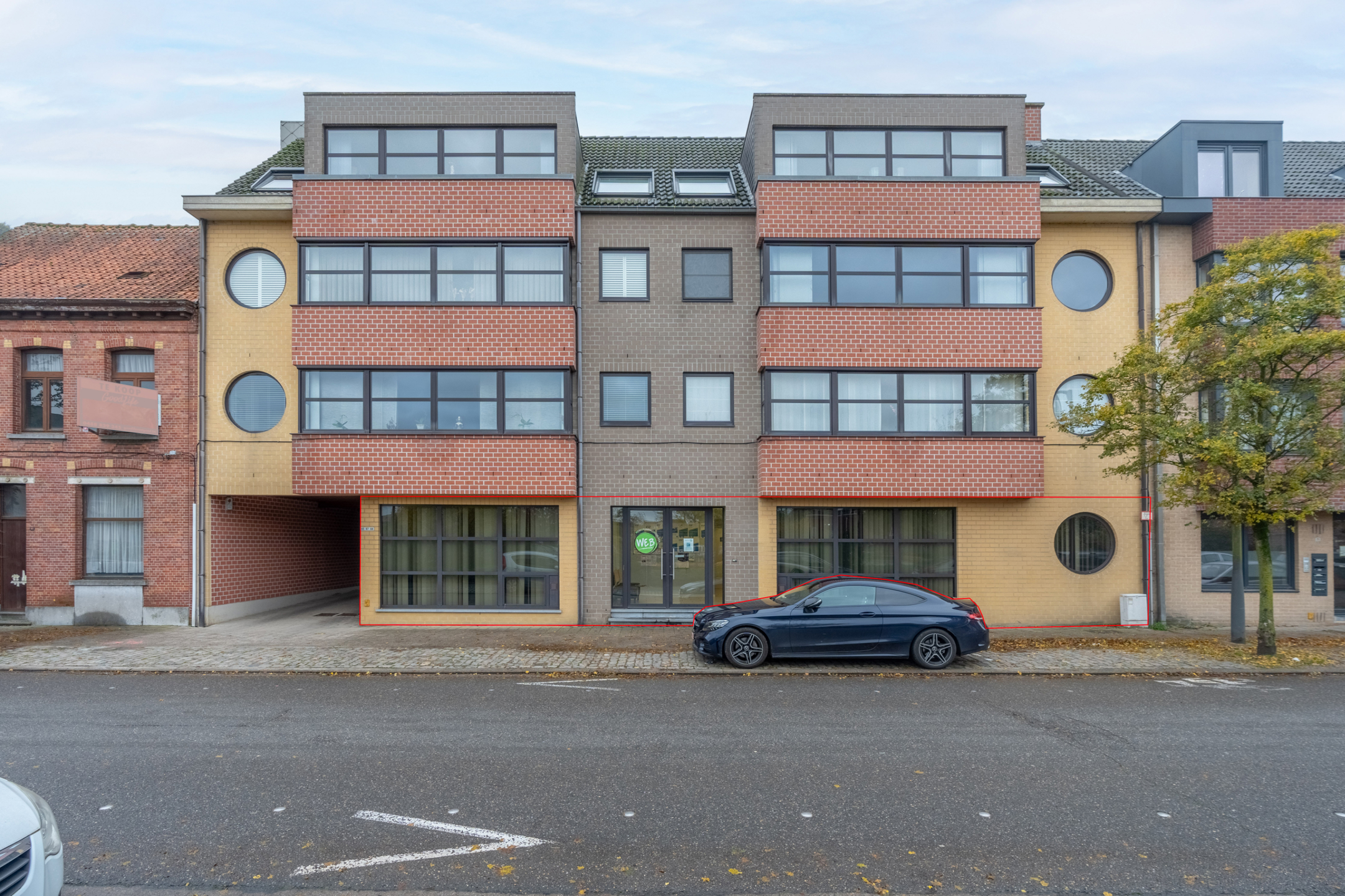 Centraal gelegen kantoorruimten (totaal ± 285m²!) te Turnhout. - foto 1