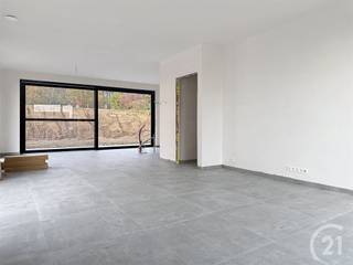 Deze woning van 288 m² heeft een kelder bestaande uit inkomhal, technische berging, garage, kelder- en tuinberging. Vervolgens op het gelijkvloers...