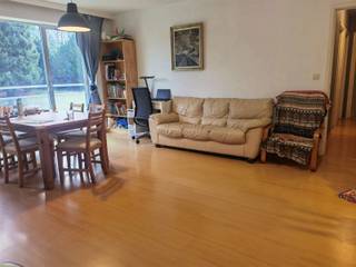 Appartement très bien situé avec 2 chambres, cuisine équipée et salle de bains. Situation centrale à Heverlee, mais extrêmement calme ! Place...