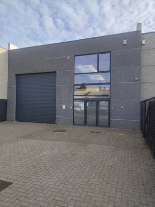 Ruime, goed uitgeruste KMO-unit/magazijn van ca. 480m² gelegen te Essen, bedrijventerrein 'De Rijkmaker"...