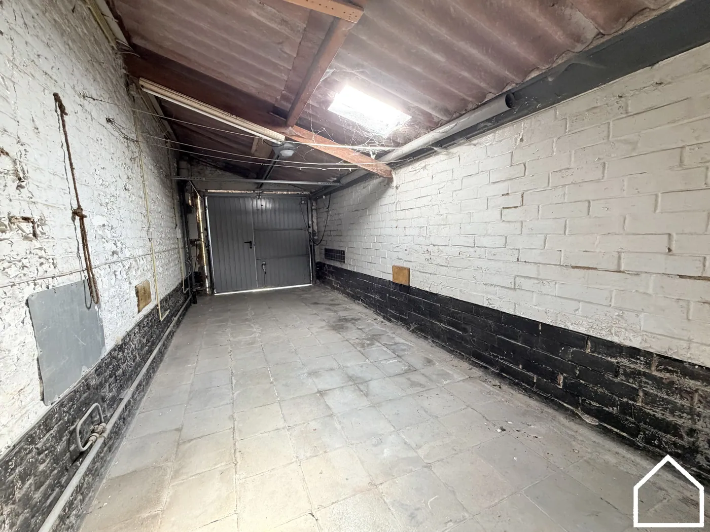 TE RENOVEREN WONING OP EEN LEUKE LOCATIE MET 2-3 SLPKS, GARAGE EN TUIN - foto 3