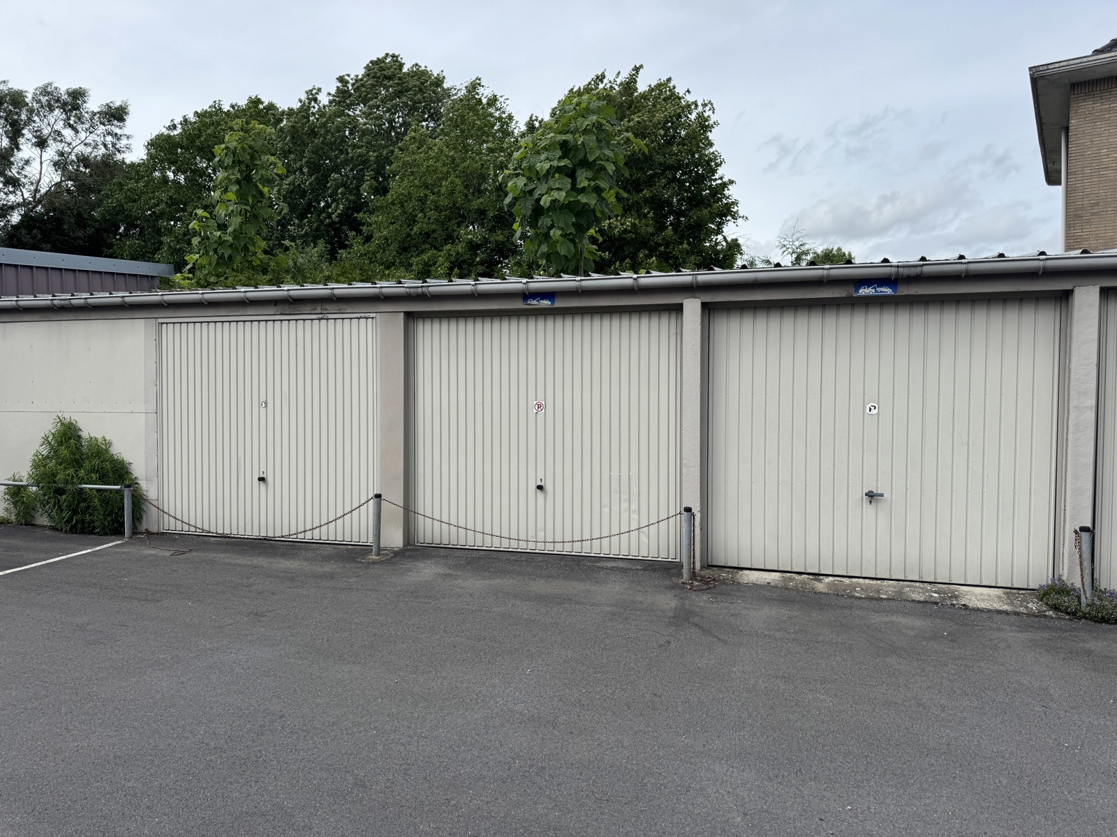 Garage à louer à Leeuw-Saint-Pierre
