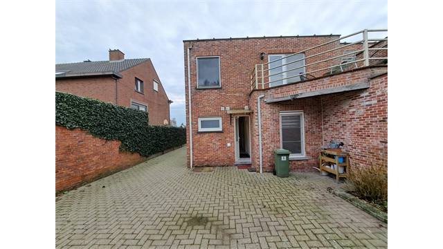 Een rustig gelegen gelijkvloers appartement met garage - foto 2