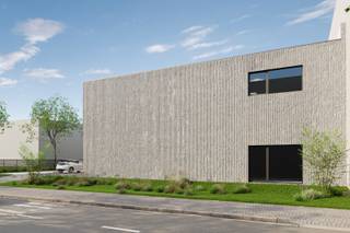 <span><span>Te<strong> Heernisse</strong>, het bedrijventerrein van Diksmuide, herrijst binnenkort <strong>Bedrijvenpark 'TIMELESS'</strong>, gelegen tussen de Nijverheidstraat en Diamantstraat.<br /><br />De bedrijvenunits bevinden zich in een gebied voor <strong>KMO-bedrijvigheid (milieubelastende industrie - zone klasse 1)</strong>. <br /><br />De units variëren in afmeting van <strong>109 m² tot 319 m²</strong>. Bij de meeste units zijn tussenverdiepen voorzien in het concept. Dit zorgt voor extra bruikbare vloeroppervlakte. <br /><br />Het betreffen degelijke, hoog kwalitatieve en instapklare verwarmbare gebouwen met een hoge isolatiewaarde en ultralaag energieverbruik. De buitenwanden zijn opgebouwd uit wolkarme grijze betonsandwichpanelen van 28 cm dik met 10 cm PIR isolatie. De gevels aan straatzijde zijn van hetzelfde type, maar de buitenschil is voorzien van een verticale belijning structuur (tussenwanden zijn 14 cm dikke massieve betonwanden). De gebruikte materialen zijn geselecteerd op kwaliteit, gering onderhoud en lange levensduur waardoor een hoge doorverkoopwaarde gewaarborgd blijft en dit dus tevens het ideale onroerend goed als investering betreft. <br /><br />Rond het bedrijventerrein bevinden zich op de site ook parkeerplaatsen. Laadpalen kunnen op heden nog voorzien worden. <br /><br /><strong><u>De nutsvoorzieningen:</u></strong></span></span>
<ul>
<li><span><span><strong>Aansluiting stadswater </strong>inbegrepen in de vraagprijs;</span></span></li>
<li><span><span>Kabel Proximus in unit aanwezig;</span></span></li>
<li><span><span>Iedere unit beschikt over een <strong>regenwaterput van 5.000L </strong>(met voorziening klaar voor aansluiting).</span></span></li>
</ul>
<strong><span><span><u>Kenmerken:</u></span></span></strong>
<ul>
<li><span><span>De uiterste centrale ligging, dicht tegen het centrum van de boterstad en met vlotte verbinding langs de N369;</span></span></li>
<li><span><span>Makkelijk verhuurbaar voor de investeerder en met mooi rendement;</span></span></li>
<li><span><span><strong>Gewapend beton (incl. isolatie)</strong>;</span></span></li>
<li><span><span>Kleinschalig bedrijvenpark;</span></span></li>
<li><span><span>Verdiepingen aanwezig in de meeste units - extra oppervlakte voor gebruiker;</span></span></li>
<li><span><span>Vuilwateraansluiting en WC afvoer;</span></span></li>
<li><strong><span><span>Vrij van wvi.</span></span></strong></li>
</ul>
<span><span>Wenst u meer info over de beschikbaarheid, de oppervlaktes per unit en de detailprijzen? Aarzel dan niet en boek snel uw afspraak op ons kantoor. Het aanbod is beperkt dus wees er snel bij!<br /><br />Wie kiest om te ondernemen in bedrijvenpark 'TIMELESS' kiest voor kwaliteit en uitstraling. Door de concentratie aan kwalitatieve ondernemers die zich vestigen op het bedrijvenpark, zullen heel wat zakelijke wisselwerkingen ontstaan die u als ondernemer ten goede zullen komen. Ga voor groei en kies voor 'TIMELESS'.<br /><br /><em>Oplevering ca. NAJAAR 2026.</em><br />P.S.: Momenteel werken wij met reservatieovereenkomsten. </span></span>