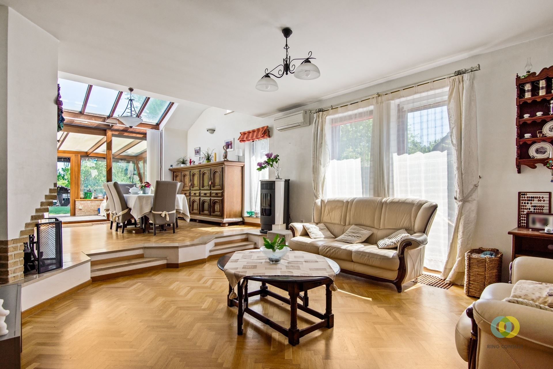 Ruime villa met 4 slaapkamers, bureau en garage - foto 4
