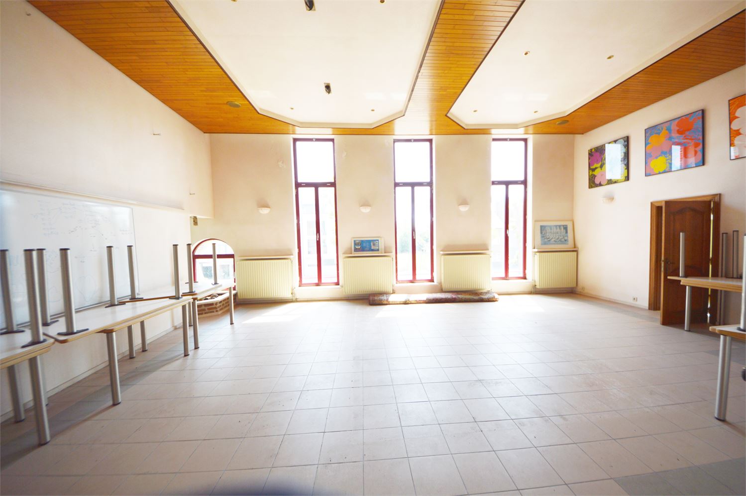 Uniek commercieel gebouw te huur in hartje Herzele – voormalig brouwerijpand met karakter en ruimte - foto 2