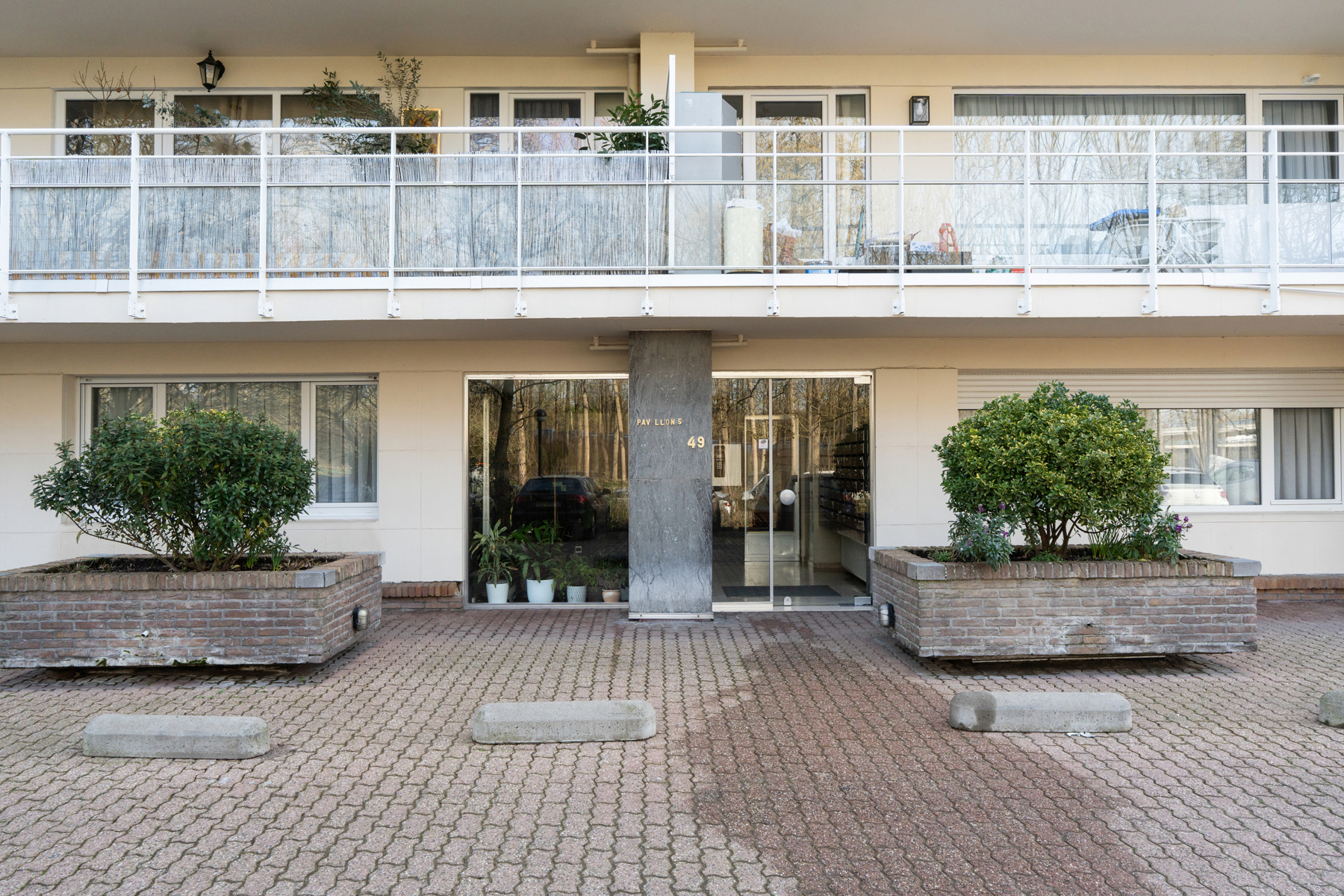 Sky-high Living in Anderlecht: Modern 2-Slpk Appartement met Fenomenaal Uitzicht - foto 2