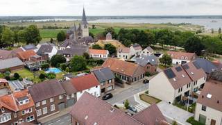 Bent u op zoek naar een ruime en centraal gelegen woning om te huren in de omgeving van Kinrooi? Dan is dit pand in de Dorpsstraat precies wat...