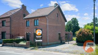 LUMMEN - Instapklare woning op 57aHeel centraal gelegen, op 4 km van de autostrade en vlakbij winkels en scholen.Deze woning is instapklaar te noemen...