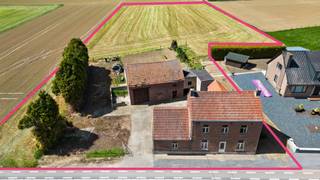 Deze op te knappen hoeve is gelegen in Lafelt, een kerkdorp van de Riemstse deelgemeente Vlijtingen. Van hieruit bereik je vlot omliggende...