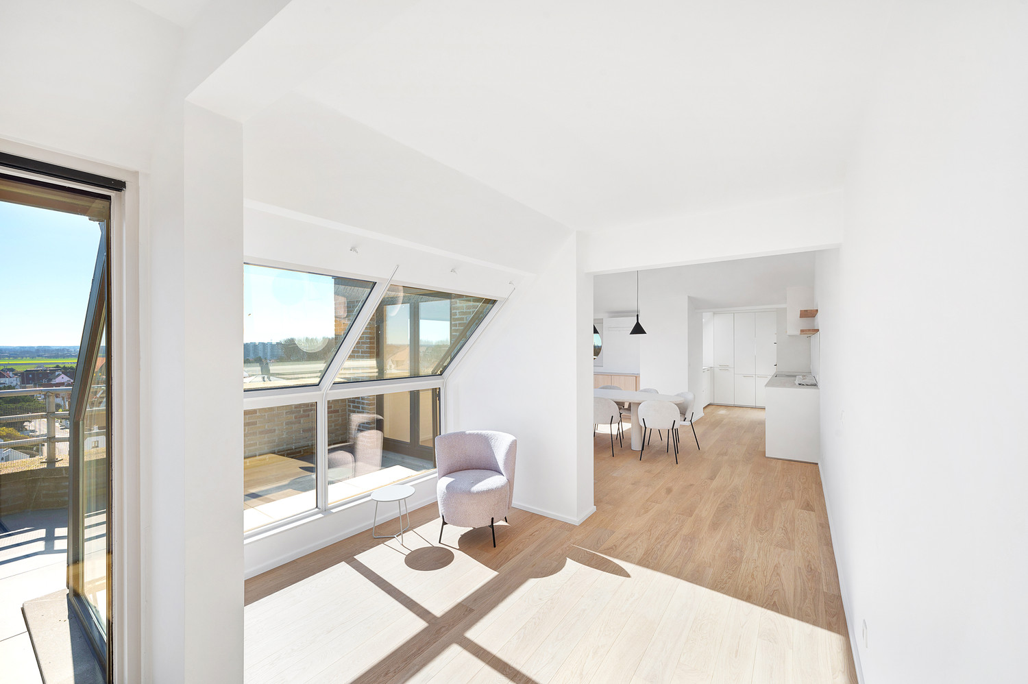 Uitzonderlijk duplex appartement met 4 slaapkamers en groot terras net achter de Zeedijk in Duinbergen - photo 5