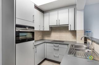 Vilvoorde: Located in a quiet residential area you will find this 1 bedroom apartment on the second floor. Upon entering, you enter the...