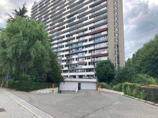 GANSHOREN - Located under the building called TWENTY-ONE, nice garage box with manual door (5m x 3m) and access to the underground area through...