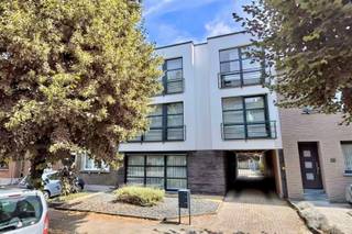 BORSBEEK - Sprinkhaanstraat : Spacieux appartement (environ 127m²) avec 2 chambres à coucher, grande terrasse ensoleillée et place de parking...