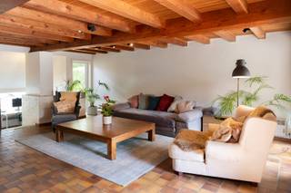 In de www.eikendreef21.be (url kopiëren en plakken indien doorklikken niet lukt) in Rollegem stellen we jou graag deze eigendom voor. De villa is heel rustig en discreet gelegen op het einde van een doodlopend deel van de Eikendreef. Je kan er alle kanten mee op, afhankelijk van jouw budget en wensen. Een louter energetische renovatie is een optie alsook een meer doorgedreven parcours. De indeling zit alvast goed en zeer aangenaam in elkaar. Ruimtes vloeien harmonieus in elkaar en aan ruimte is er geen gebrek.  En het zwembad, is 100% operationeel!<br /><br />HOMERUN: Op zondag 6 september ben je van harte welkom op de Homerun. Via www.eikendreef21.be kan je een afspraak inplannen. Eveneens via de website verneem je veel meer, zoals een uitgebreide omschrijving, foto's, 360° rondgang, documenten, …  <br /><br />KICK-OFF PRIJS: De vermelde prijs is een Kick-Off prijs waarop een eenmalig bod kan uitgebracht worden (zowel boven als onder de Kick-Off prijs). Dankzij het kwaliteitslabel van Henry Houser ben je zeker dat de biedingen correct verlopen zonder dat er een opbodspel gehouden wordt!  <br /><br />EXTRA BEZOEK: Mocht je op 6 september niet vrij zijn, geef dan gerust een belletje om een afspraak in te plannen op een ander moment. En wees gerust ... iedereen, van de eerste tot de laatste bezoeker, heeft evenveel kans om een eenmalig bod uit te brengen!  <br /><br />Groeten, Hendrik van Henry Houser