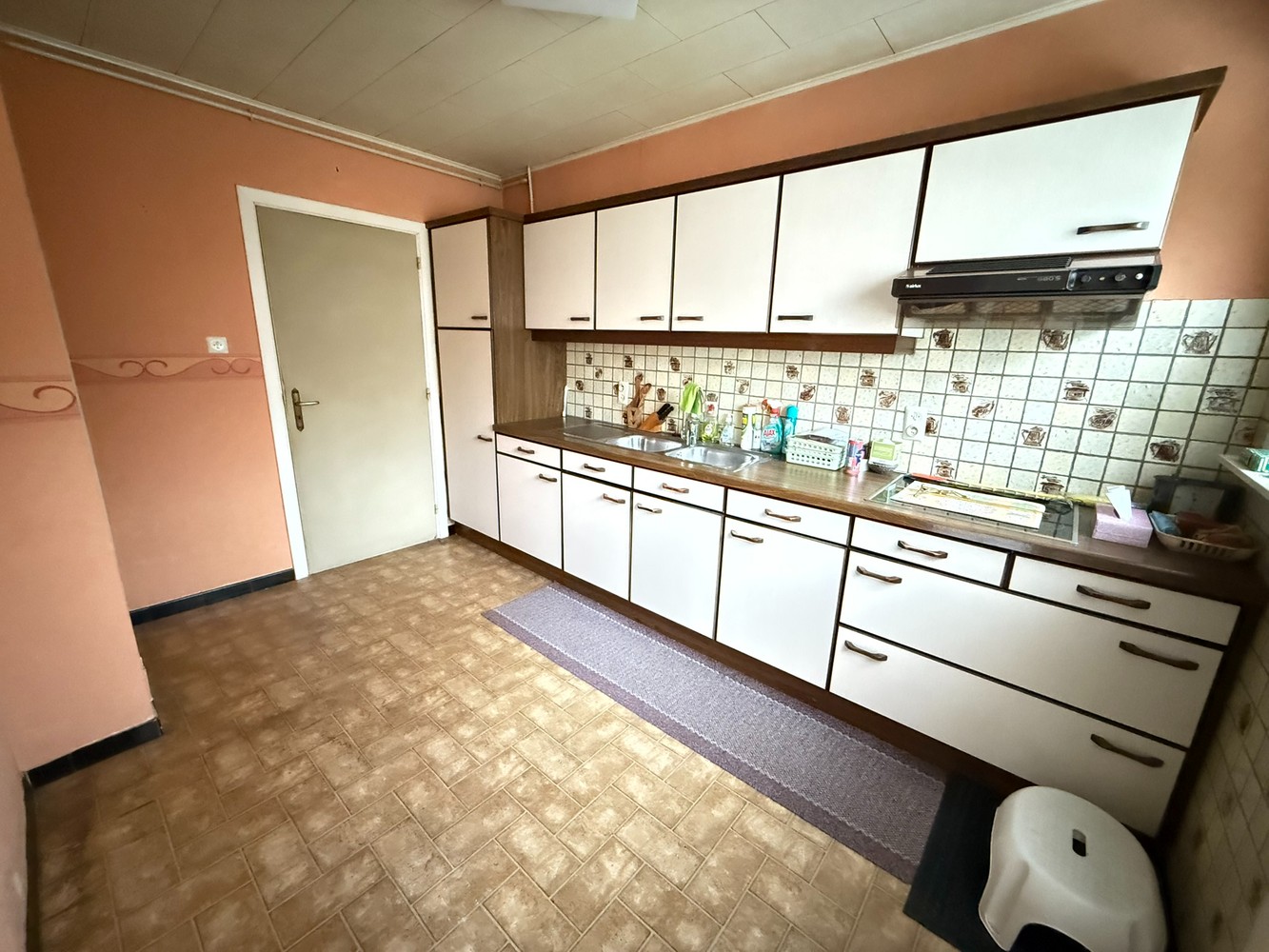 Half open bebouwing met 3 slaapkamers en garage, gelegen in een rustige woonwijk op 277m² - foto 4