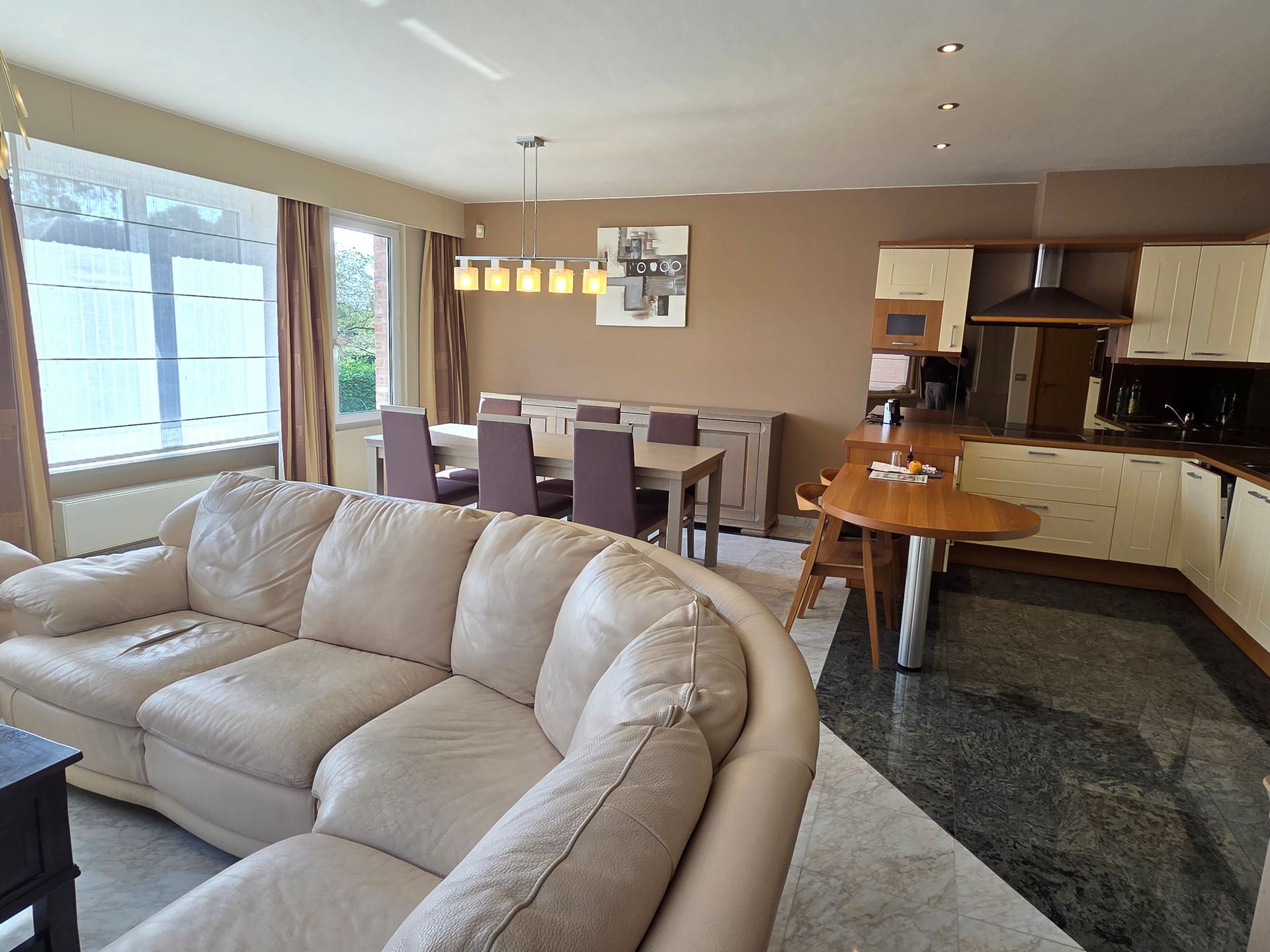 Appartement met 2 slaapkamers, terras en garage - foto 4