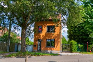 Gezellige open bebouwing te Mechelen-Zuid. Zeer goed bereikbare woning op de as Brussel-Antwerpen, in de nabijheid van het Vrijbroekpark,...