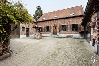<div>
<p>Country living with space for both living and working</p>
<p></p>
<p>Looking for a property where country living and self-employment can be perfectly combined? This spacious house in Geraardsbergen offers, subject to some refurbishment, every opportunity to turn it into a real gem.</p>
<p></p>
<p>On the ground floor, the house features several spacious living areas, a kitchen and numerous practical rooms. The large garage, workspace and outbuildings make this property particularly appealing for a self-employed person, a hobbyist or anyone in need of plenty of storage space.</p>
<p></p>
<p>There are currently two bedrooms, with further potential to increase the number of bedrooms. This means the property can grow perfectly in line with your family or future plans.</p>
<p></p>
<p>The main selling points? The rural location, the space, the outbuildings and the exceptional garage capacity. A property with character and, above all, plenty of potential.</p>
<p></p>
<p>Asking price: €539,000</p>
<p></p>
<p>Interested? Contact Kat – 0473/42.76.99 – katrien@cornelis-g</p>
<i></i></div>