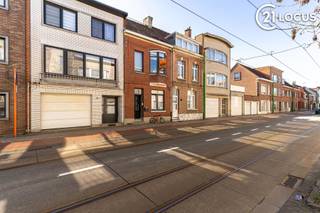 Op zoek naar een woning waar je zo kunt intrekken, met voldoende ruimte voor het hele gezin? Deze rijwoning van 120 m² combineert comfort,...