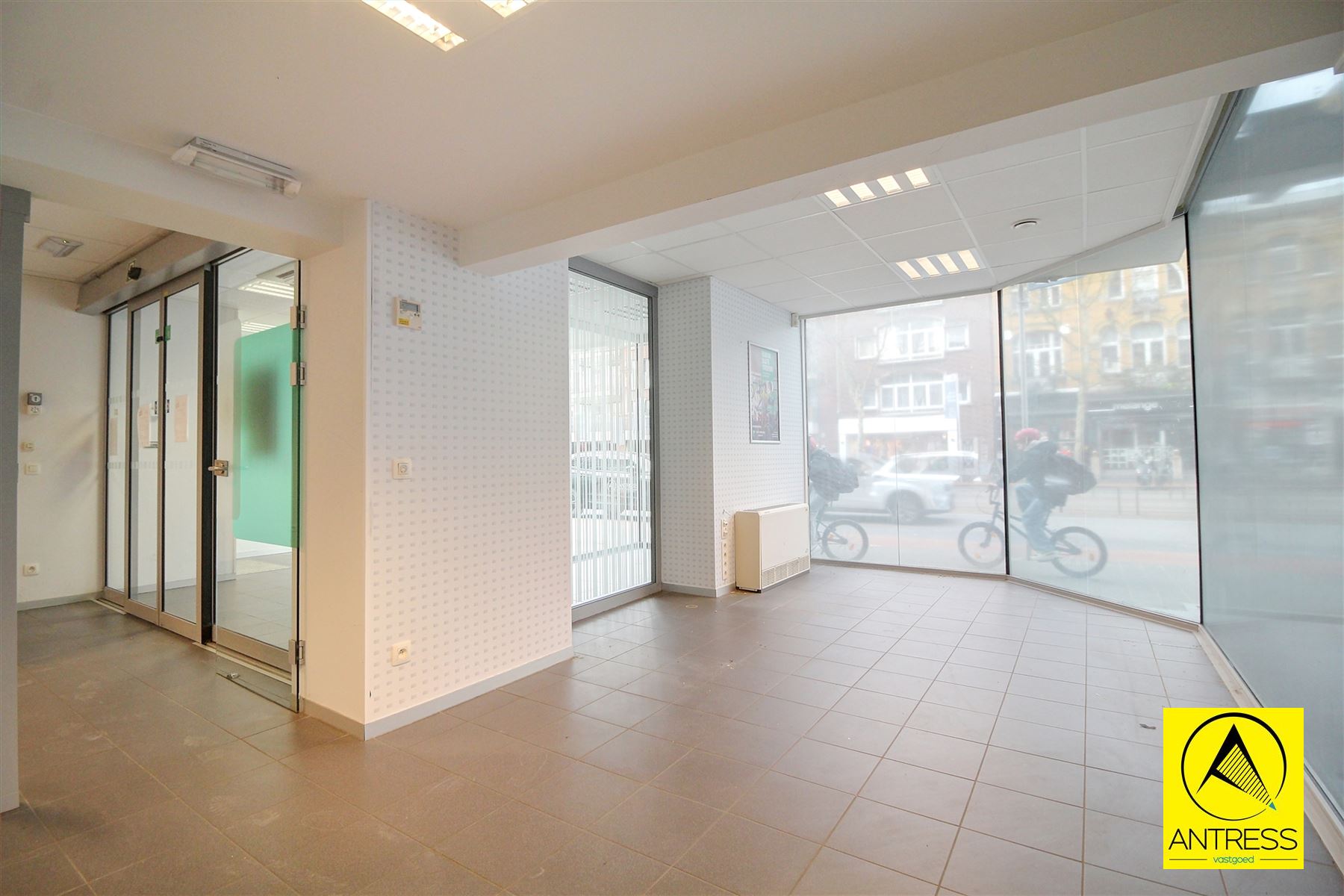 Commercial for rent in Mortsel - photo 3